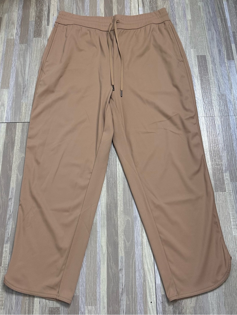 HALARA Women’s Relaxed Drawstring Joggers in Camel Size Large